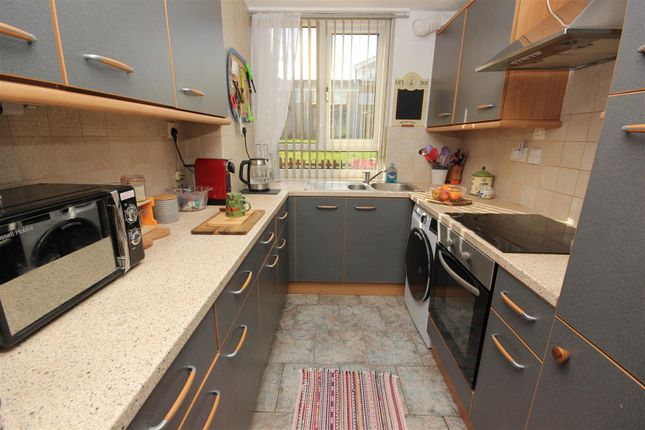 6, Grasmere Green, Wellingborough photo 2