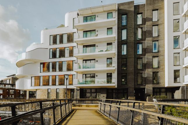 Flat for sale in Millennium Promenade, Bristol