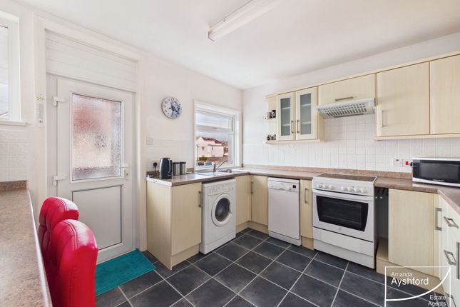 Flat 3 Sea Court, Preston, Paignton photo 3