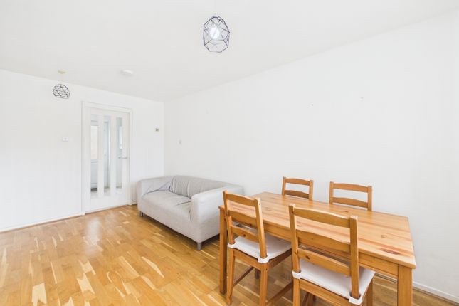 103, Oakridge, Cardiff photo 4