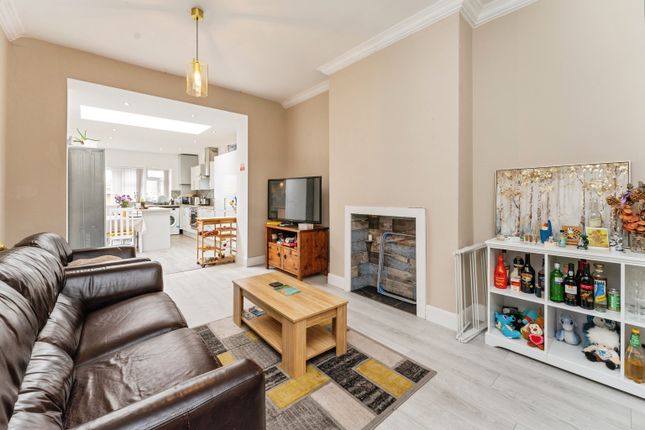 142, Palmerston Road, London photo 2