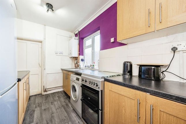 Terraced house for sale in Saxon Road, Luton