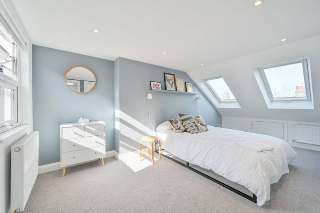 Flat to rent in Valetta Road, Chiswick, London