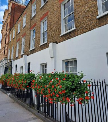 Flat to rent in York Street, London