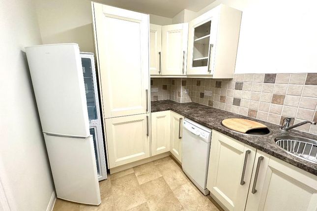 Flat 20 Summerlands Lodge, Farnborough Common, Orpington photo 2