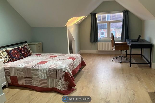 Thumbnail Room to rent in Kent Road, Gravesend