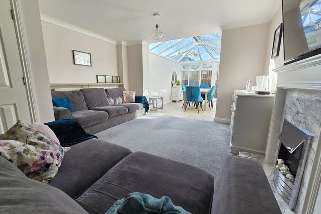 18, Meadow Drive, Saltash photo 3