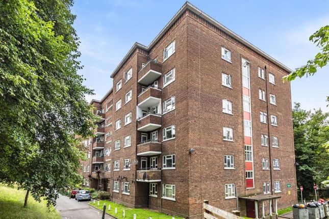 Flat to rent in Cumberland House, Kingston Hill, Kingston Upon Thames