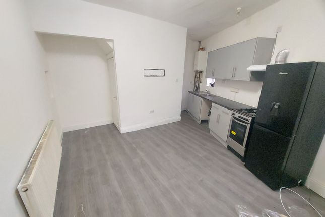 3 Cranbrook Street, Bradford photo 2