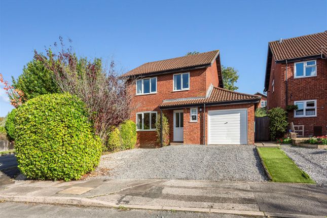 3-bed detached on Valley Park Drive, Clanfield, £400,000
