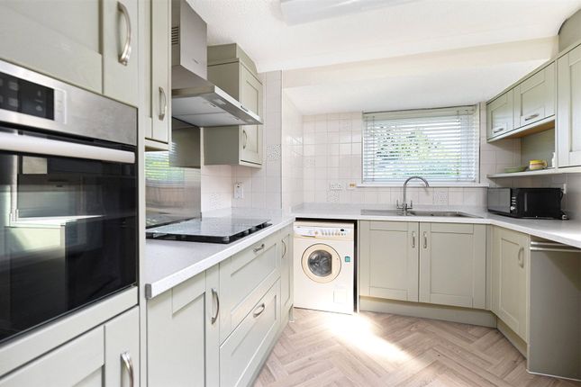 17, Rowcroft Close, Guildford photo 4