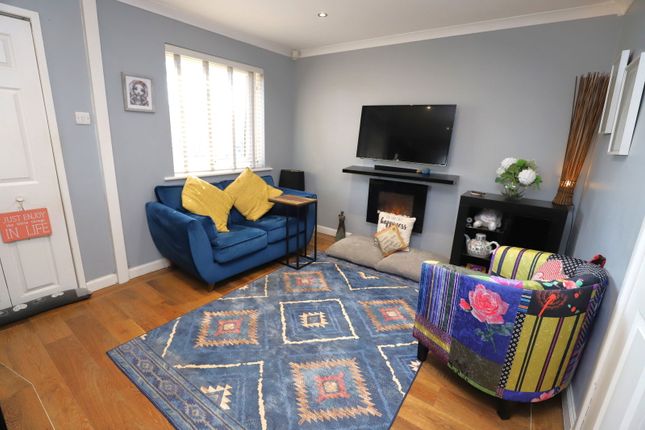 15, Barrett Court, Bury photo 3
