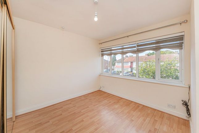 26, Queens Drive, Waltham Cross photo 4