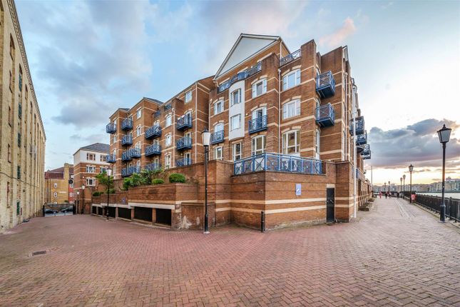 Flat for sale in King &amp; Queen Wharf, Rotherhithe Street, London