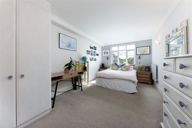 Flat to rent in River View Heights, Bermondsey Wall West, London