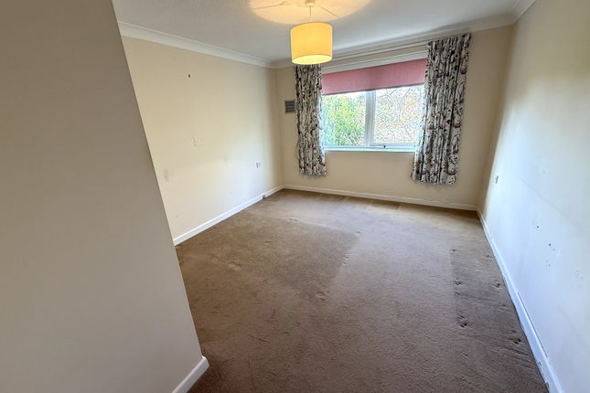 10, Pine Tree Glen, Bournemouth photo 4