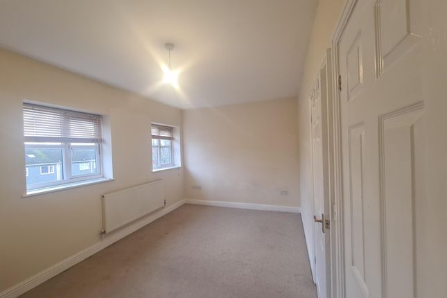 11, Parkland Close, Coventry photo 4