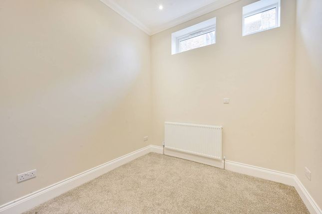 Flat for sale in Sutherland Avenue, West Ealing, London