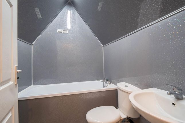 Second Floor Bathroom.Jpg