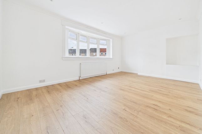 16 Park Road, Shotts photo 3