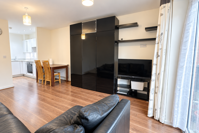 Featherstone Road, Southall photo 3