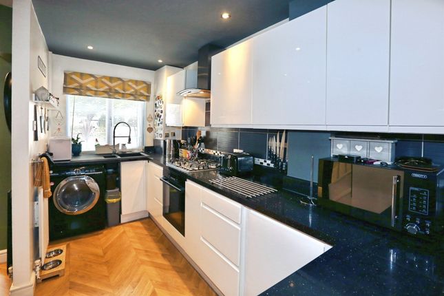 39, Ivy Dene, Southampton photo 4