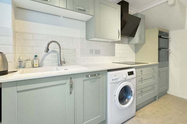 23 Westwood Close, Cowes photo 4