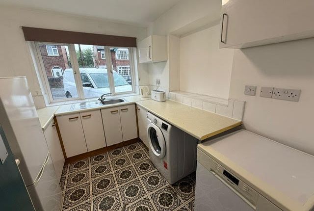 15, Russell Road, Nottingham photo 4