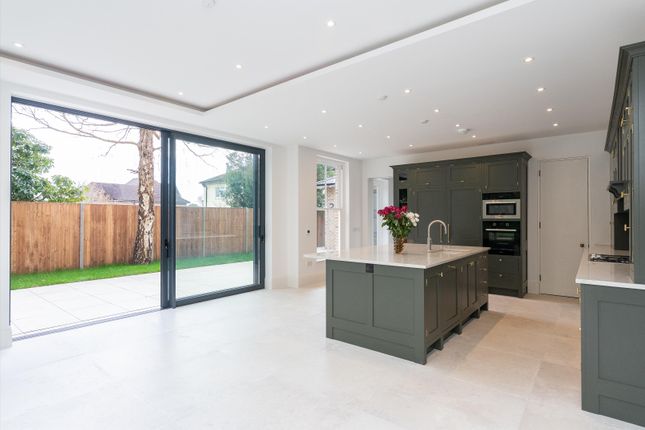 18, Heath Ridge Green, Cobham photo 4