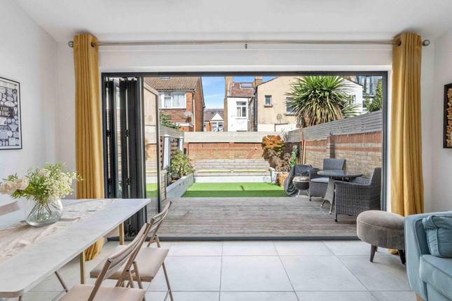 135, Ravensbury Road, London photo 4