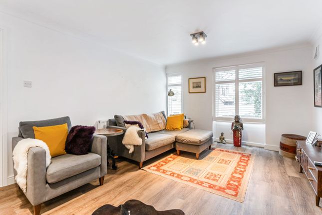 Flat 1, Princes Court, Princes Crescent, Lyndhurst photo 4