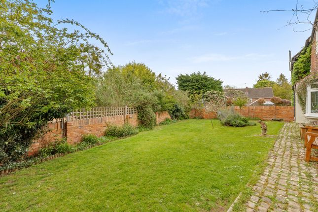 4 Bridle Manor, Aylesbury photo 4