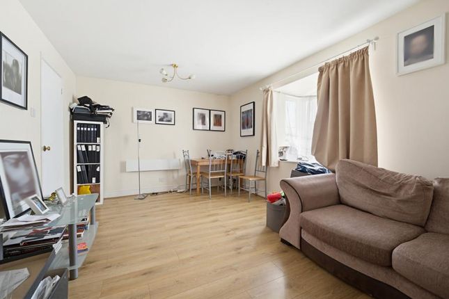 6 Ainslie Court, Vicars Bridge Close, Wembley photo 3