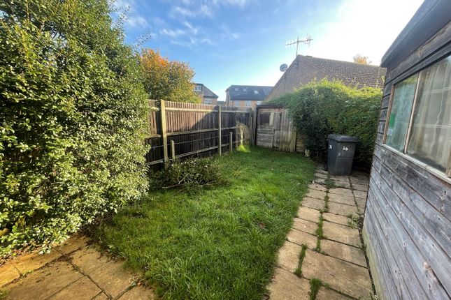 36, Manor Fields, Godalming photo 4