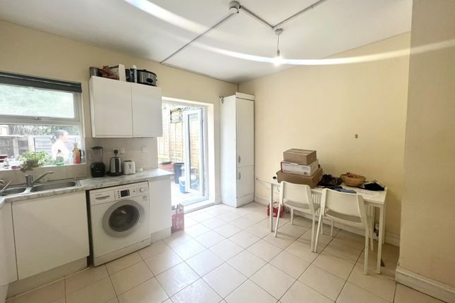 Spacious 7-Bedroom House With Garden In Prime Clapham Junction Location