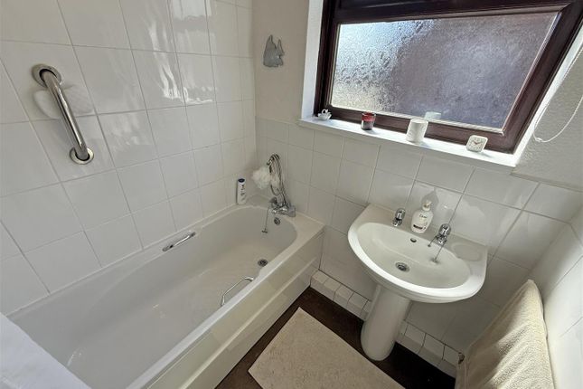 Bathroom.Jpg