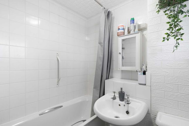 Flat for sale in Muir Road, London