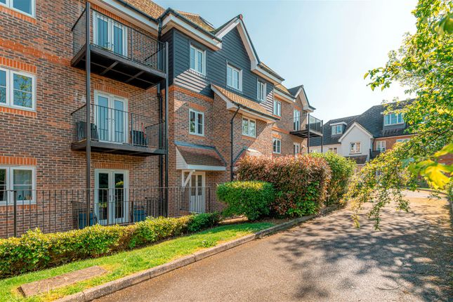 Thumbnail Flat for sale in Freer Crescent, High Wycombe