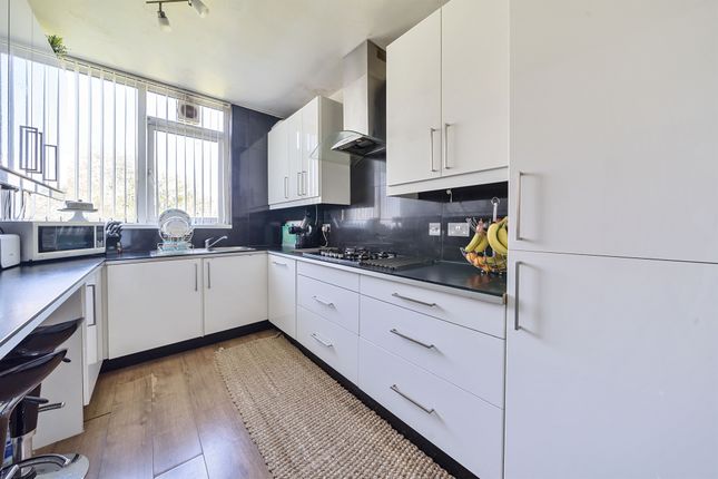 Flat for sale in Woodhurst South, Ray Mead Road, Maidenhead