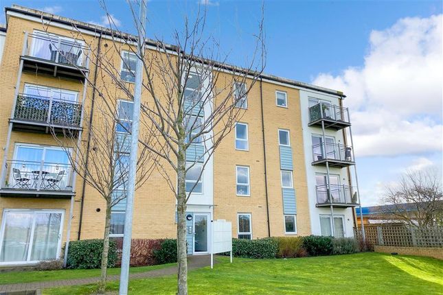 Flat to rent in Whitaker Court, Hornchurch