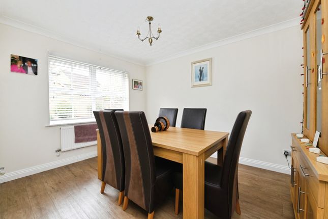 7, Northampton Close, Essex photo 3