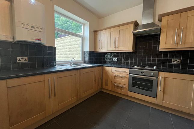 23, Spring Bank, Stalybridge photo 4