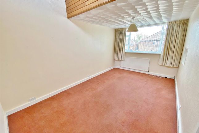 Maisonette to rent in Pine Court, Hockley Lane, Eastern Green, Coventry