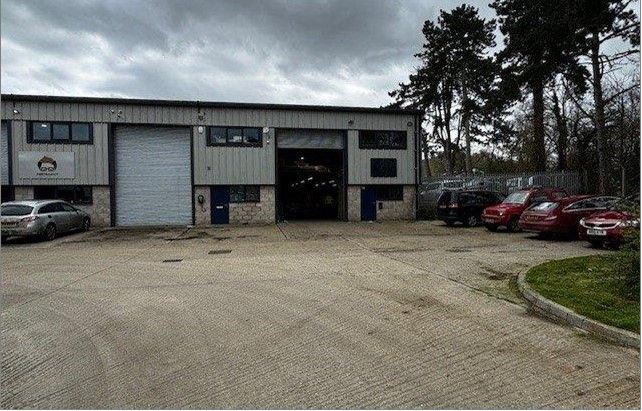 Warehouse to let in Watermill Industrial Estate, Buntingford