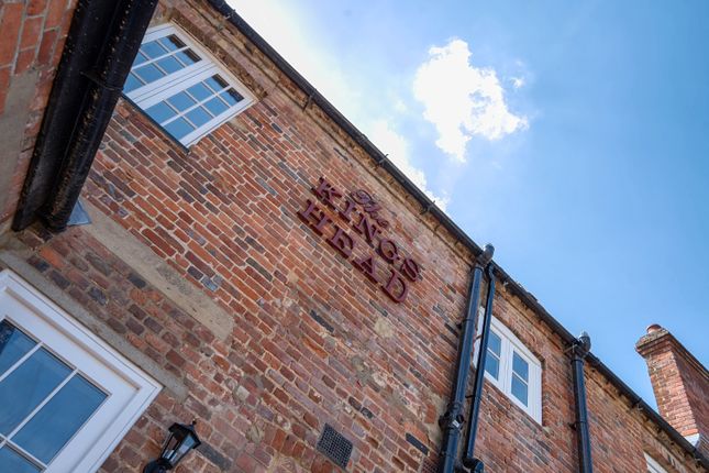 Flat 2, Kingshead,, Market Street, Hampshire photo 4