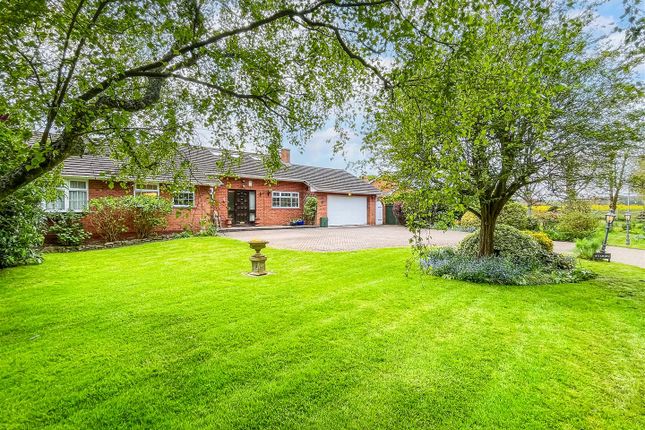 Detached bungalow for sale in Weeamara, Grove Park, Hampton-On-The-Hill, Warwick