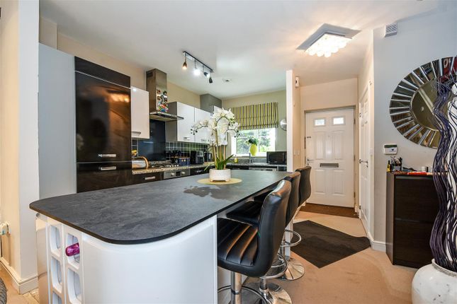 Town house for sale in Turnpike Crescent, Andover