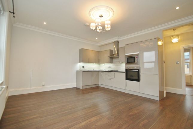 Flat to rent in High Road, Woodford Green