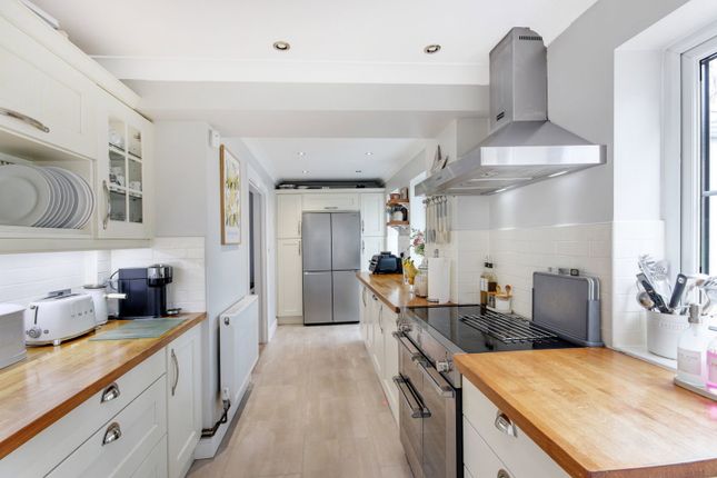 10, Fiddlers Close, Kent photo 4