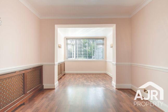 785, East Rochester Way, Sidcup photo 4